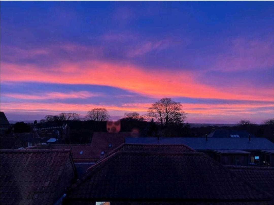 Sunset View, 2 Bedrooms In The Heart Of Holt With Parking Eksteriør billede